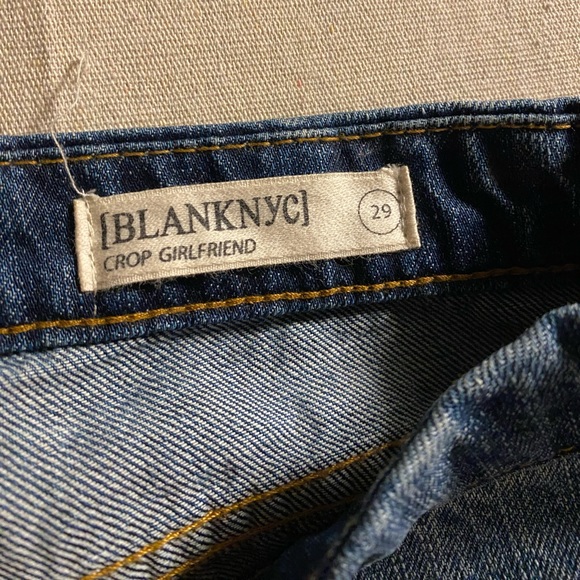 BlankNYC cropped girlfriend distressed jeans - Picture 4 of 6